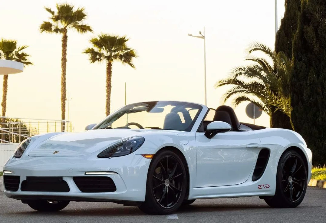 Аренда porsche boxster премиум класса 2019 года в городе Москва от 26000 руб./сутки, задний привод, двигатель: бензин, объем 2 литра, ОСАГО (Впишу в полис), без водителя, недорого - RentRide