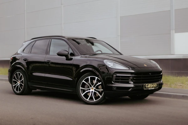 Прокат авто porsche cayenne премиум класса 2018 года в городе Москва Крылатское от 18400 руб./сутки, полный привод, двигатель: бензин, объем 2.9 литров, каско (Мультидрайв), ОСАГО (Мультидрайв), без водителя, недорого - RentRide