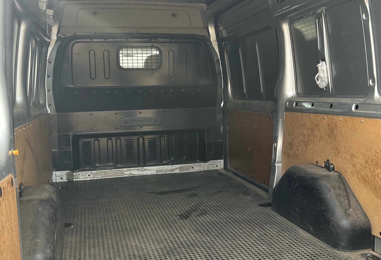 Аренда ford transit 2012 года в городе Москва Беляево от 4400 руб./сутки, передний привод, двигатель: дизель, объем 2.2 литра, ОСАГО (Мультидрайв), без водителя, недорого, вид 9 - RentRide