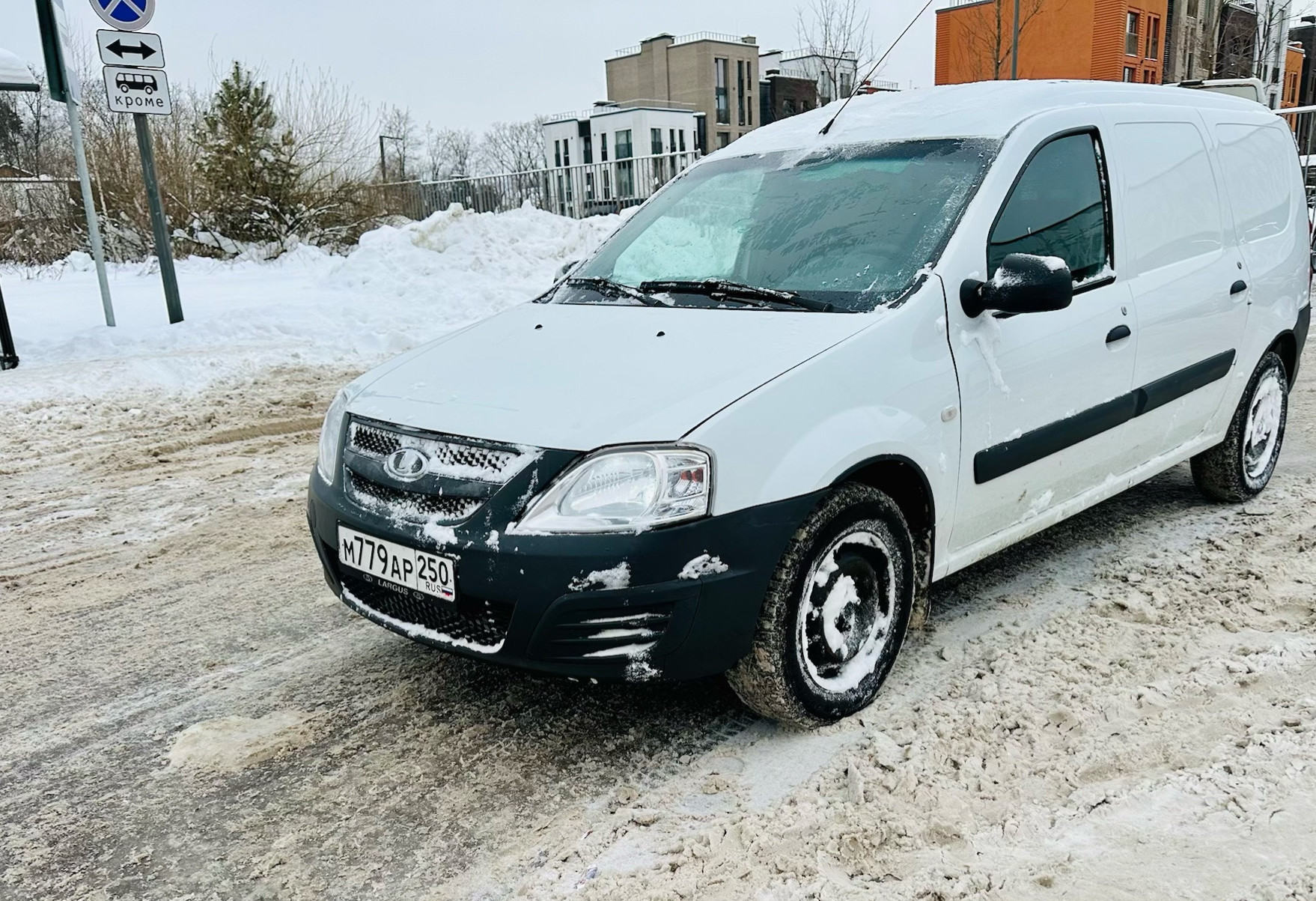 Аренда lada largus-furgon 2020 года в городе Москва Свиблово от 1700 руб./сутки, передний привод, двигатель: бензин, объем 1.6 литров, ОСАГО (Впишу в полис), без водителя, недорого - RentRide