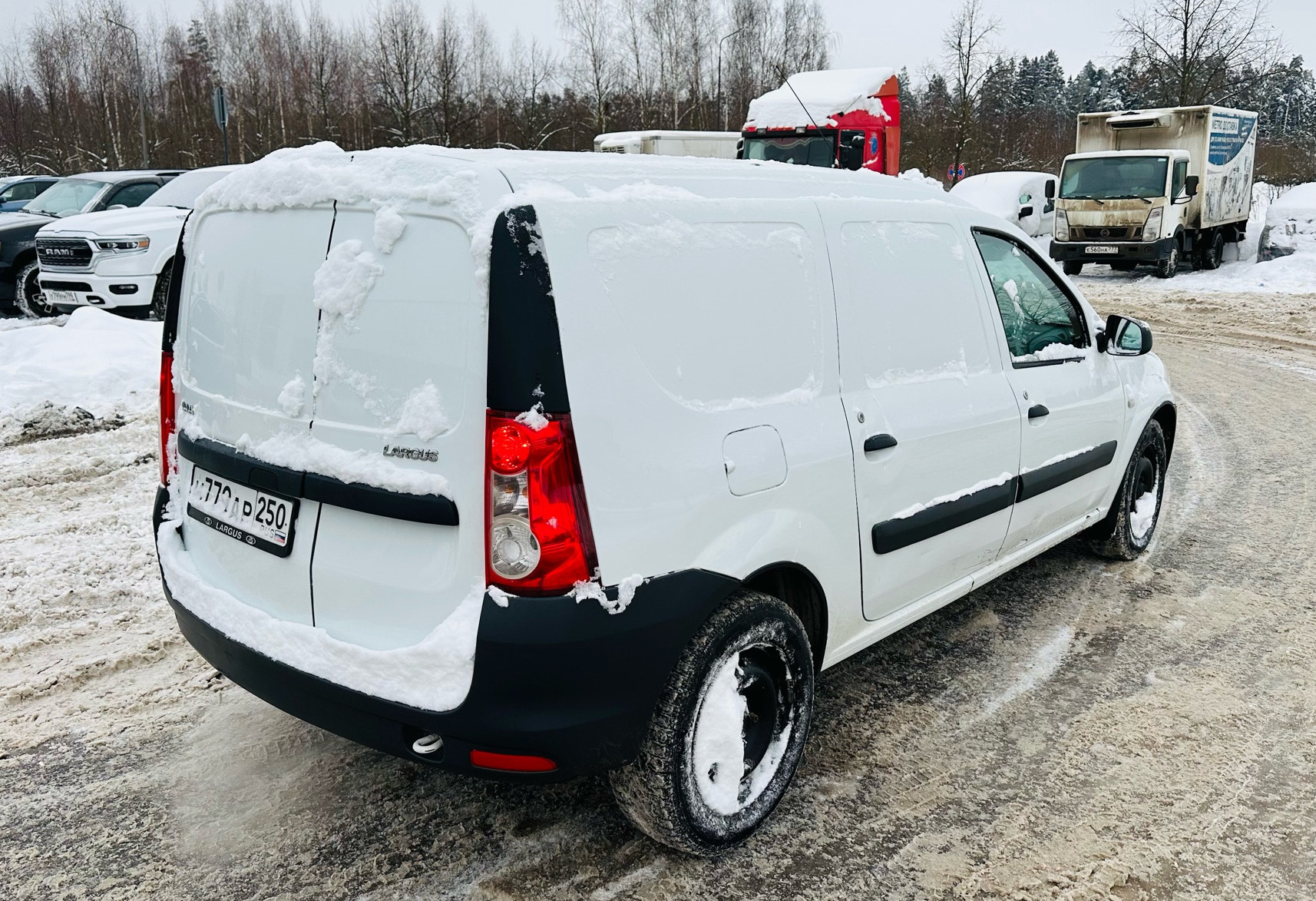 Аренда lada largus-furgon 2020 года в городе Москва Свиблово от 1700 руб./сутки, передний привод, двигатель: бензин, объем 1.6 литров, ОСАГО (Впишу в полис), без водителя, недорого, вид 4 - RentRide