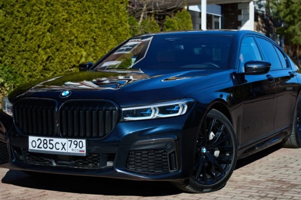 Прокат авто bmw 7-serii премиум класса 2019 года в городе Москва Румянцево от 16000 руб./сутки, полный привод, двигатель: дизель, объем 3 литра, ОСАГО (Мультидрайв), без водителя, недорого - RentRide