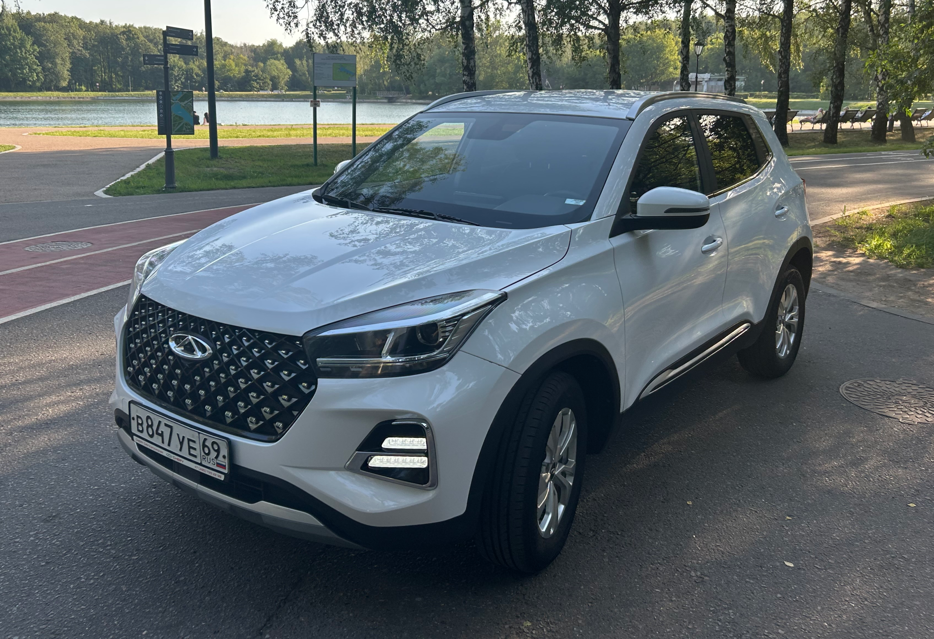 Аренда chery tiggo-4 стандарт класса 2023 года в городе Москва Перово от 3400 руб./сутки, передний привод, двигатель: бензин, объем 112.8 литров, ОСАГО (Мультидрайв), без водителя, недорого - RentRide