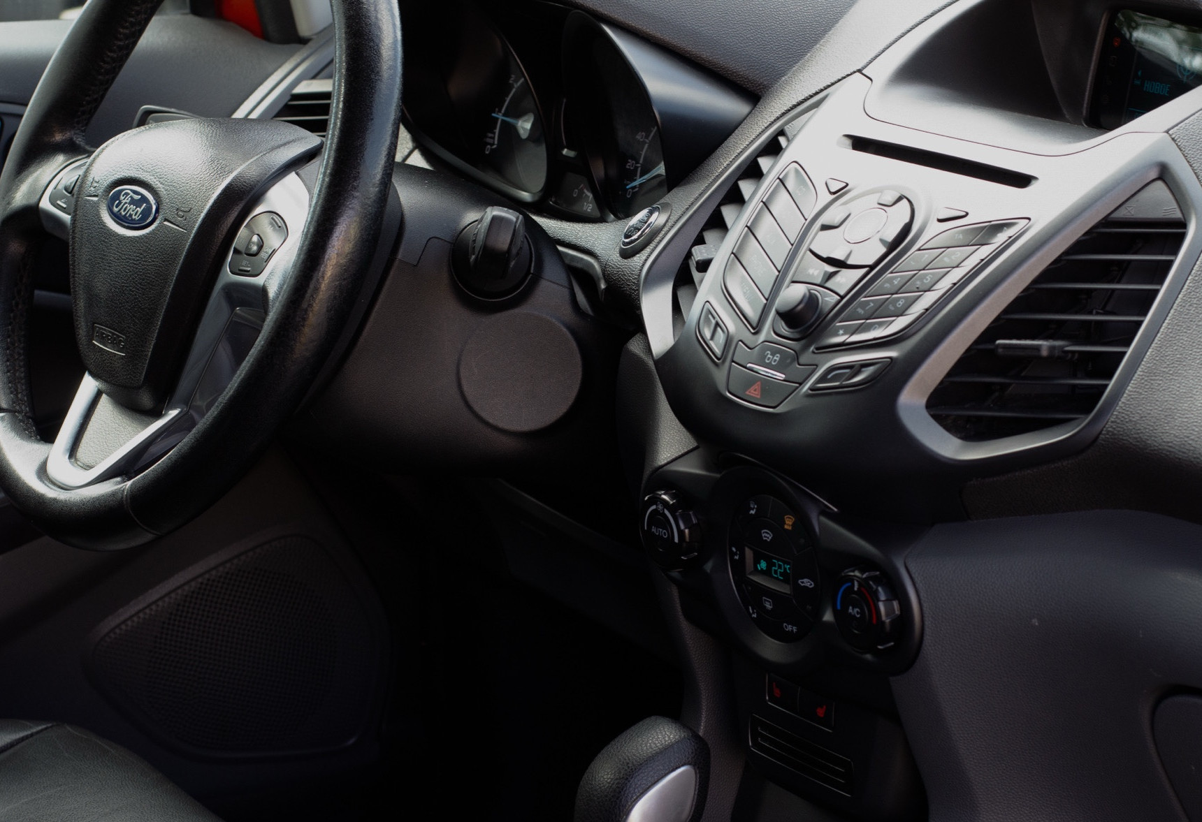 Аренда ford ecosport комфорт класса 2015 года в городе Москва от 3592 руб./сутки, передний привод, двигатель: бензин, объем 1.6 литров, каско (Впишу в полис), ОСАГО (Мультидрайв), без водителя, недорого, вид 8 - RentRide