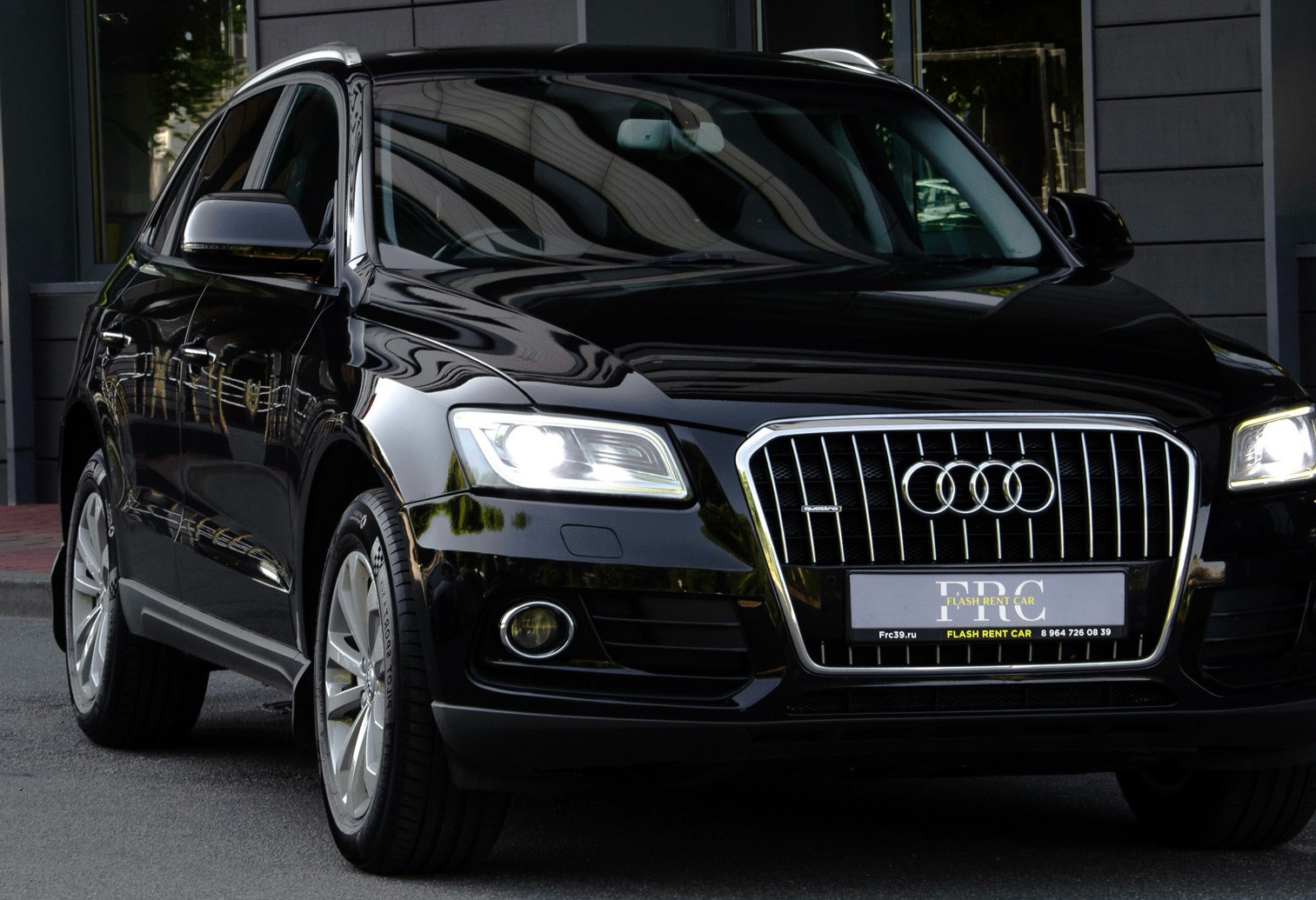 Аренда audi q5 бизнес класса 2015 года в городе Москва от 5592 руб./сутки, полный привод, двигатель: бензин, объем 2 литра, каско (Впишу в полис), ОСАГО (Мультидрайв), без водителя, недорого, вид 3 - RentRide