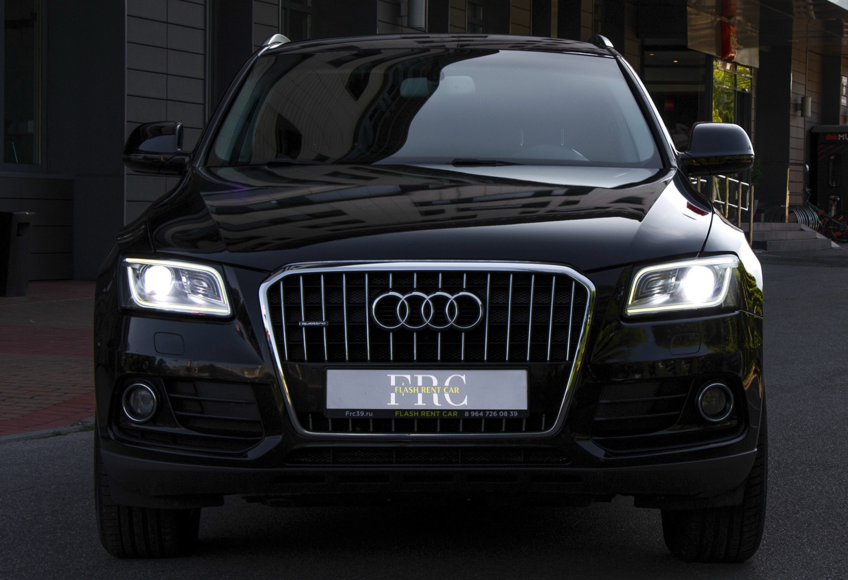 Аренда audi q5 бизнес класса 2015 года в городе Москва от 5592 руб./сутки, полный привод, двигатель: бензин, объем 2 литра, каско (Впишу в полис), ОСАГО (Мультидрайв), без водителя, недорого, вид 4 - RentRide