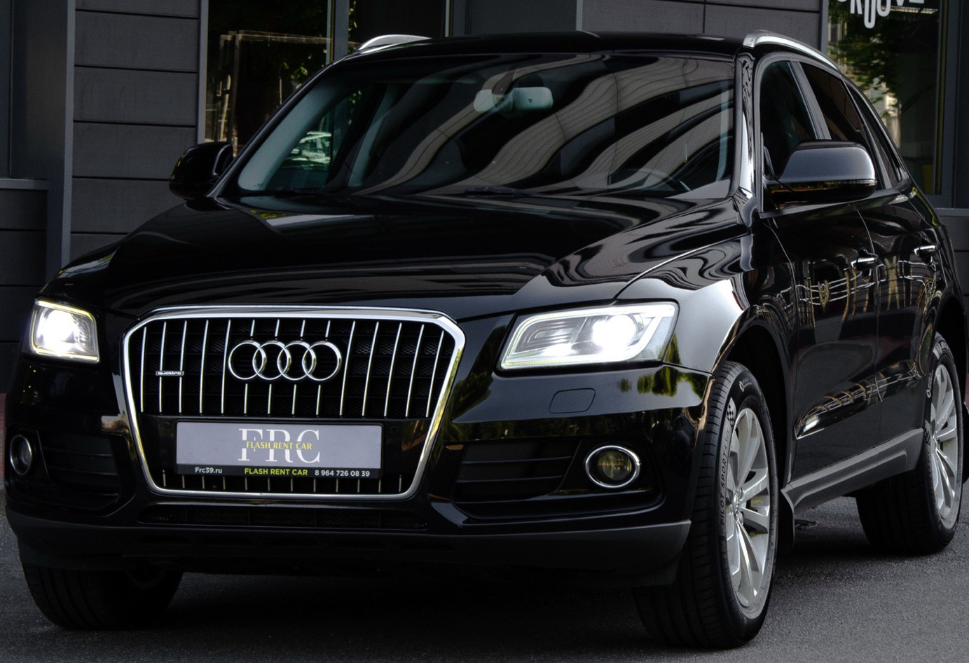 Аренда audi q5 бизнес класса 2015 года в городе Москва от 5592 руб./сутки, полный привод, двигатель: бензин, объем 2 литра, каско (Впишу в полис), ОСАГО (Мультидрайв), без водителя, недорого - RentRide