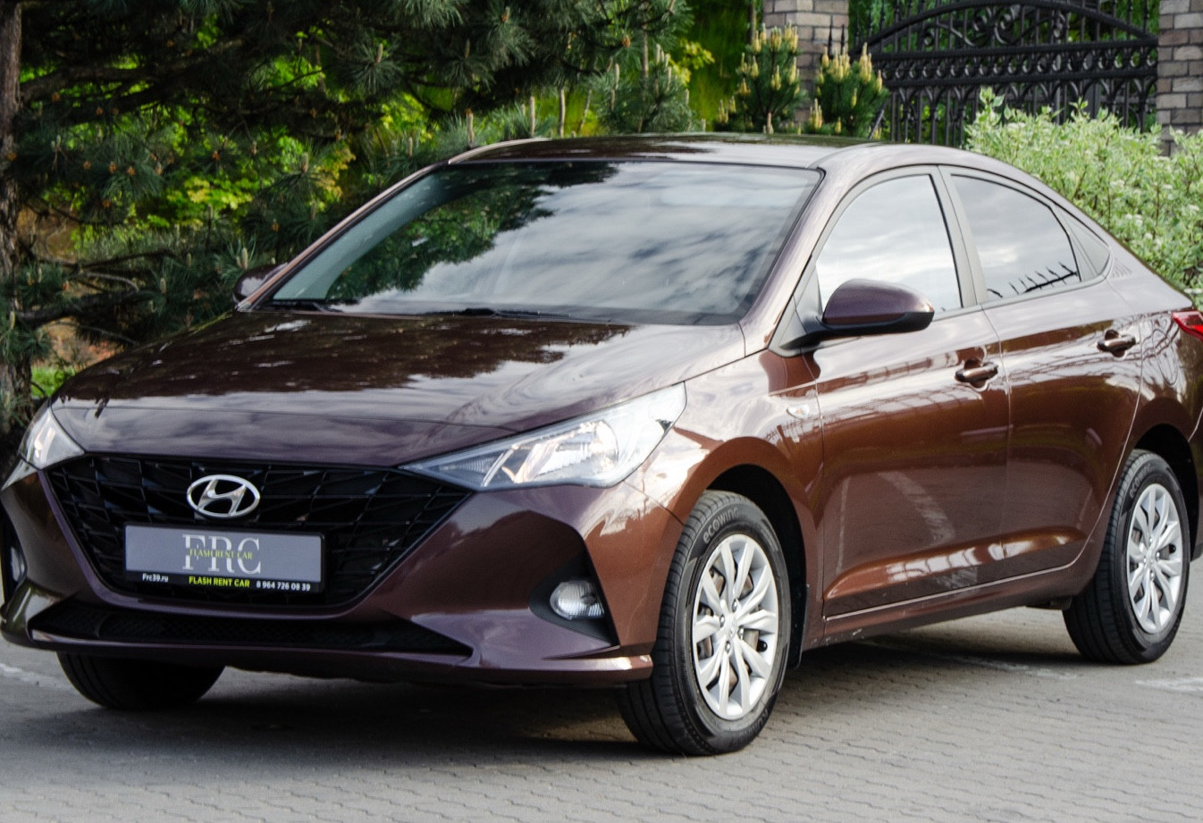 Аренда hyundai solaris эконом класса 2021 года в городе Москва от 3360 руб./сутки, передний привод, двигатель: бензин, объем 1.6 литров, каско (Впишу в полис), ОСАГО (Мультидрайв), без водителя, недорого - RentRide