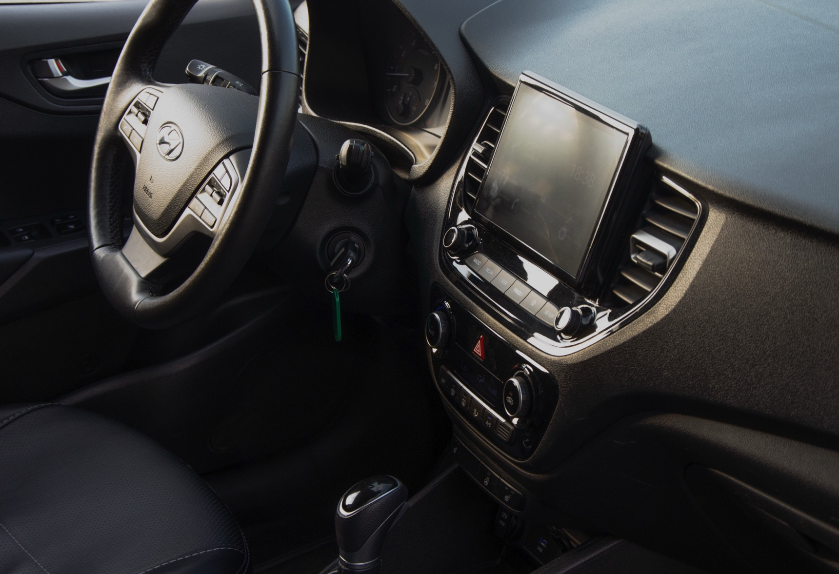 Аренда hyundai solaris эконом класса 2021 года в городе Москва от 3360 руб./сутки, передний привод, двигатель: бензин, объем 1.6 литров, каско (Впишу в полис), ОСАГО (Мультидрайв), без водителя, недорого, вид 6 - RentRide