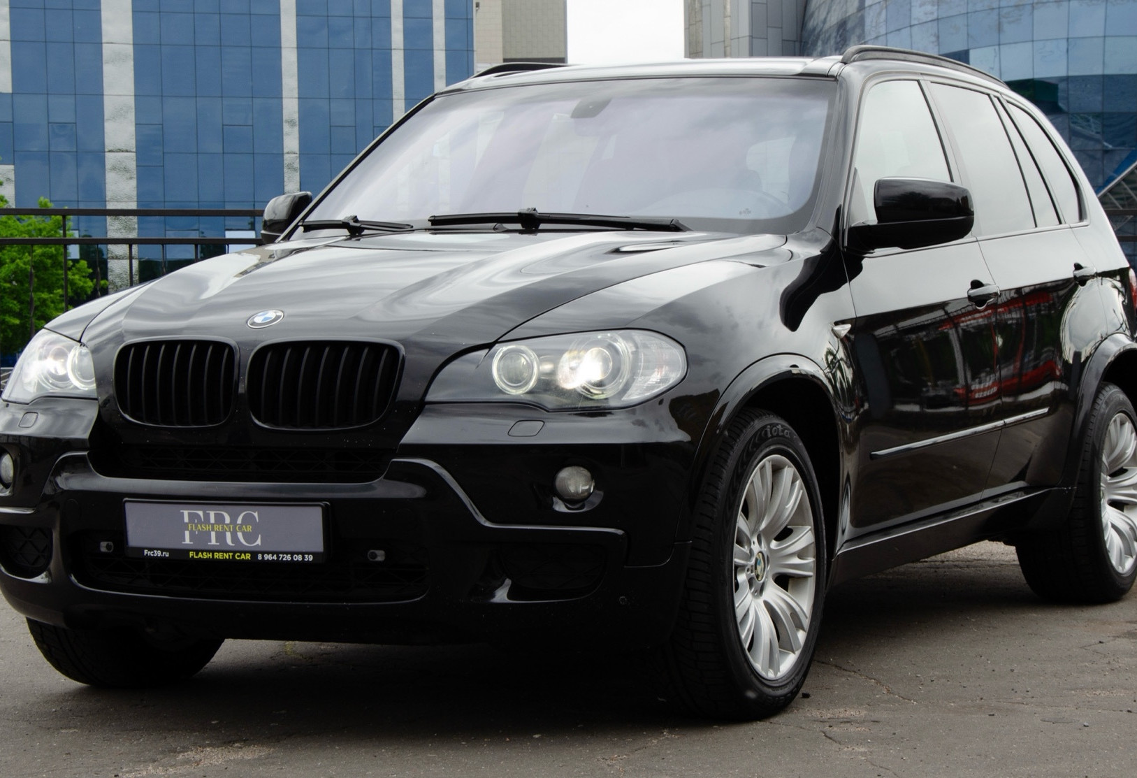 Аренда bmw x5 бизнес класса 2008 года в городе Москва от 6000 руб./сутки, полный привод, двигатель: дизель, объем 3 литра, каско (Впишу в полис), ОСАГО (Мультидрайв), без водителя, недорого - RentRide