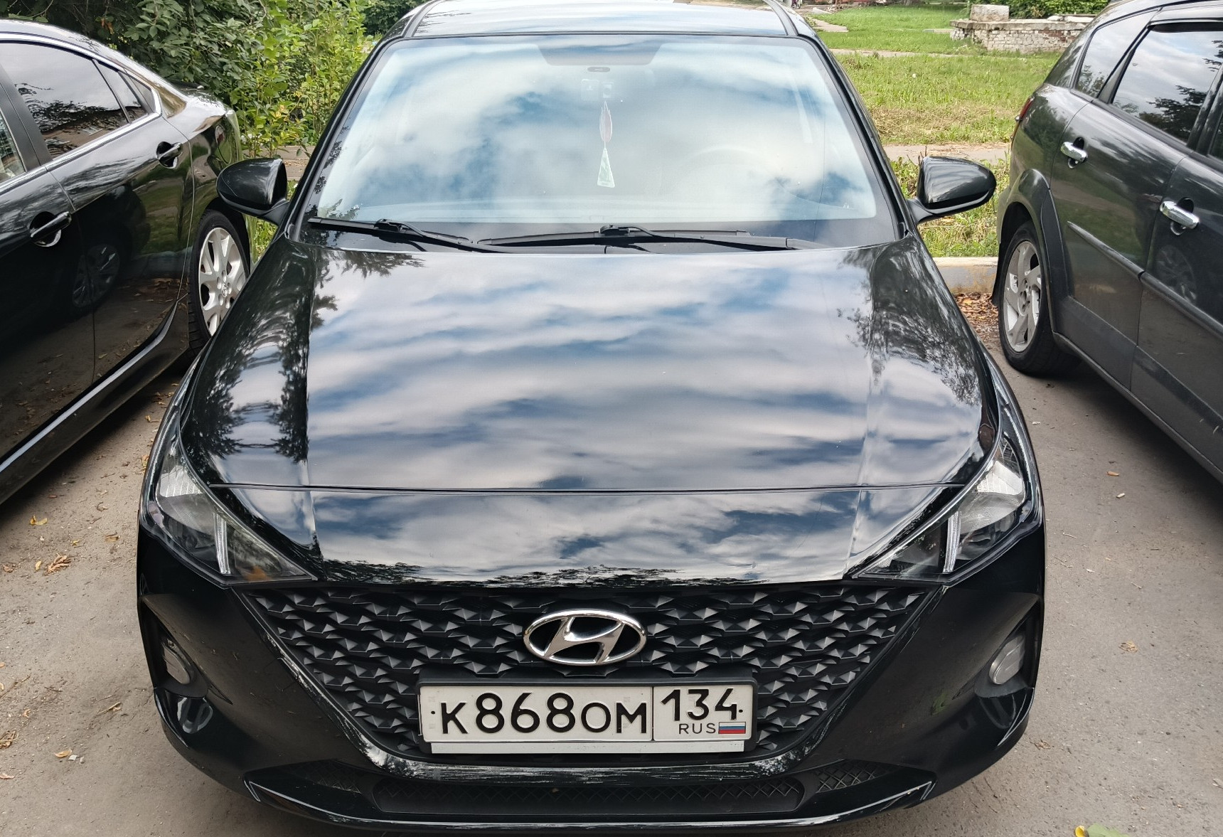 Аренда hyundai solaris эконом класса 2021 года в городе Москва от 2240 руб./сутки, передний привод, двигатель: бензин, объем 1.6 литров, каско (Мультидрайв), ОСАГО (Мультидрайв), без водителя, недорого - RentRide