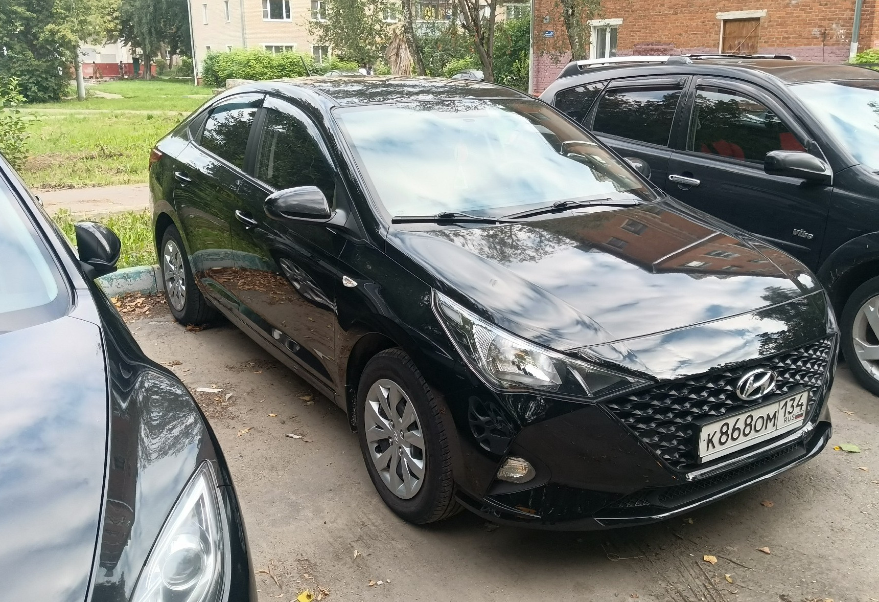 Аренда hyundai solaris эконом класса 2021 года в городе Москва от 2240 руб./сутки, передний привод, двигатель: бензин, объем 1.6 литров, каско (Мультидрайв), ОСАГО (Мультидрайв), без водителя, недорого, вид 4 - RentRide