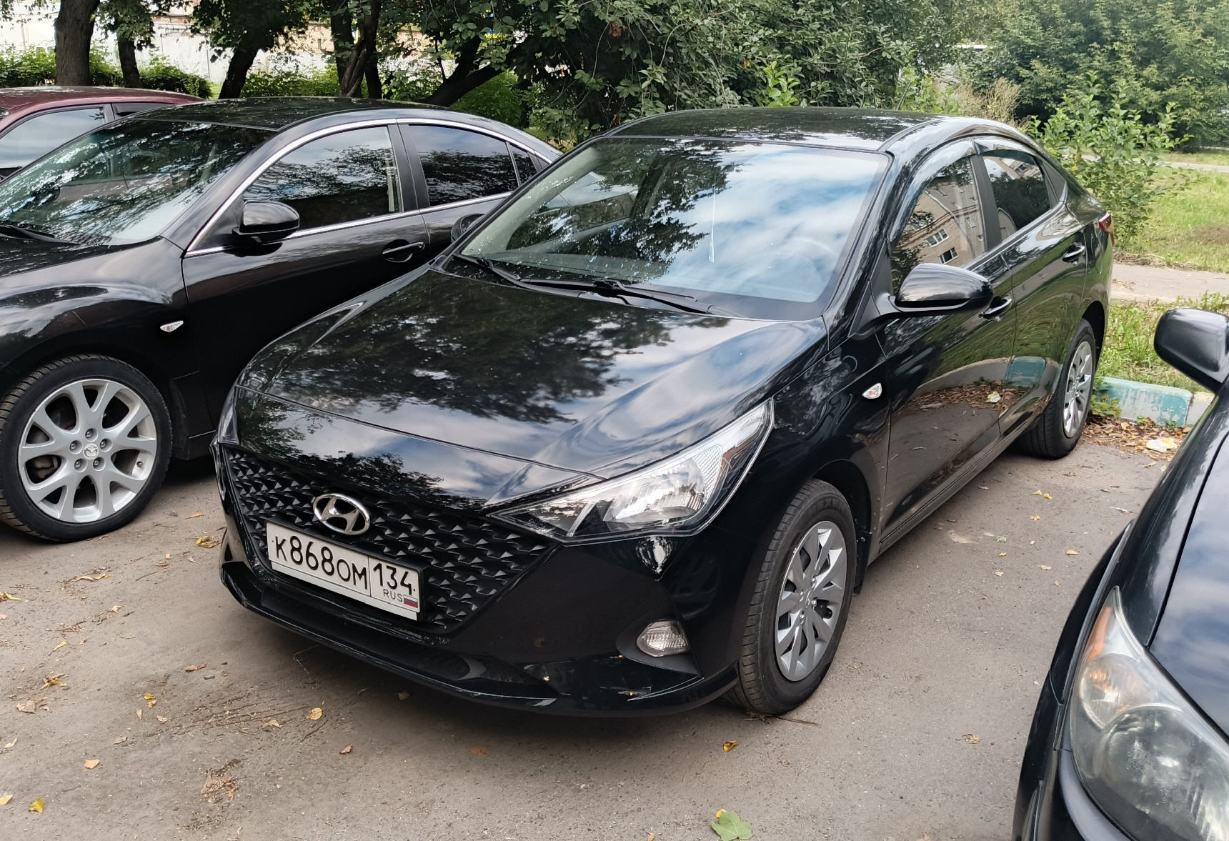Аренда hyundai solaris эконом класса 2021 года в городе Москва от 2240 руб./сутки, передний привод, двигатель: бензин, объем 1.6 литров, каско (Мультидрайв), ОСАГО (Мультидрайв), без водителя, недорого, вид 3 - RentRide