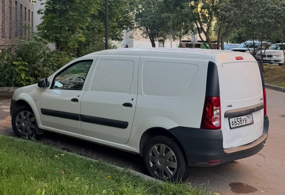 Аренда lada largus эконом класса 2017 года в городе Москва Бабушкинская от 2000 руб./сутки, передний привод, двигатель: бензин, объем 1.6 литров, ОСАГО (Мультидрайв), без водителя, недорого - RentRide
