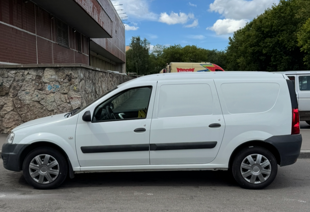 Аренда lada largus эконом класса 2017 года в городе Москва Бабушкинская от 2000 руб./сутки, передний привод, двигатель: бензин, объем 1.6 литров, ОСАГО (Мультидрайв), без водителя, недорого - RentRide