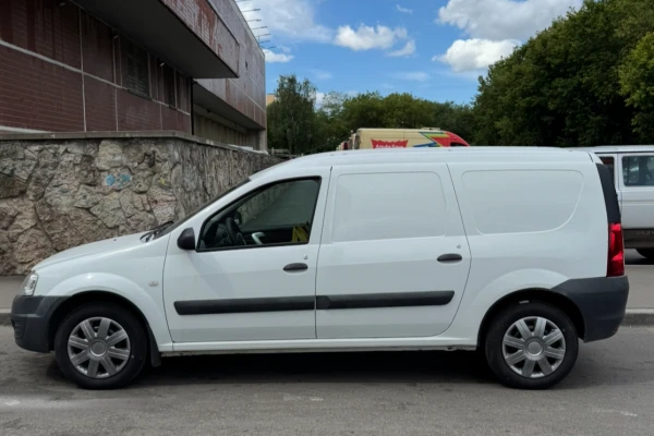 Прокат авто lada largus эконом класса 2017 года в городе Москва Бабушкинская от 2000 руб./сутки, передний привод, двигатель: бензин, объем 1.6 литров, ОСАГО (Мультидрайв), без водителя, недорого - RentRide