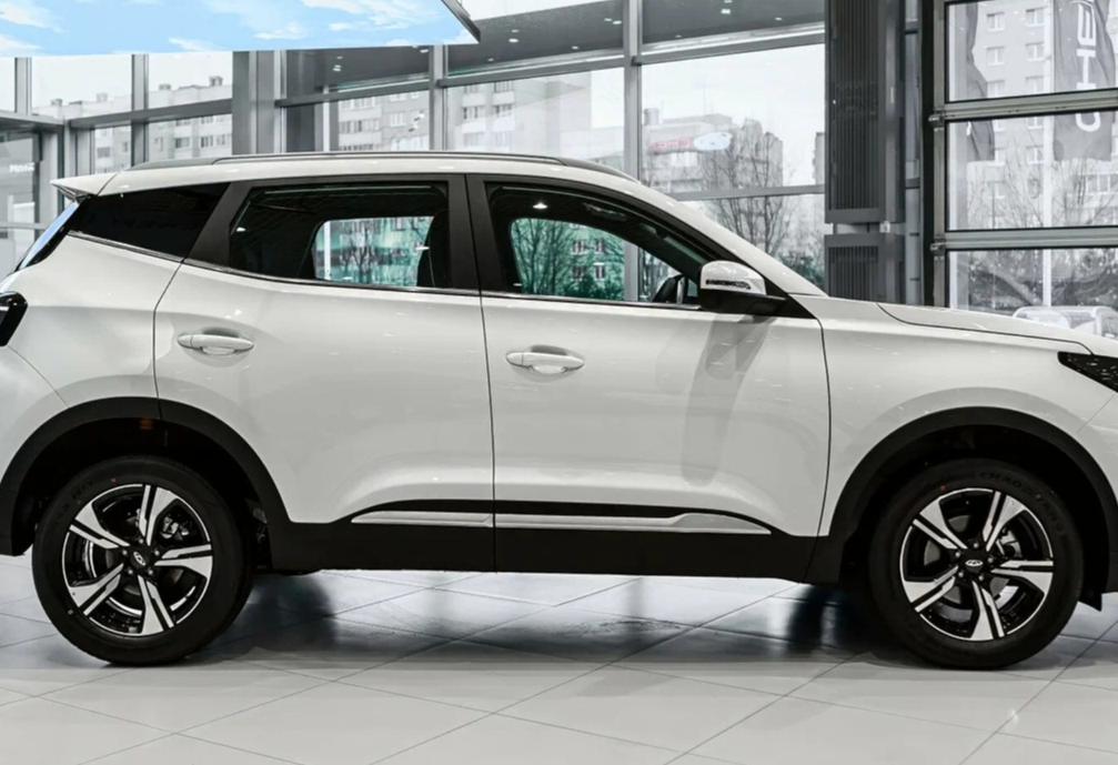 Аренда chery tiggo-4 стандарт класса 2025 года в городе Москва Варшавская от 3520 руб./сутки, передний привод, двигатель: бензин, объем 1.5 литров, каско (Мультидрайв), ОСАГО (Мультидрайв), без водителя, недорого, вид 4 - RentRide