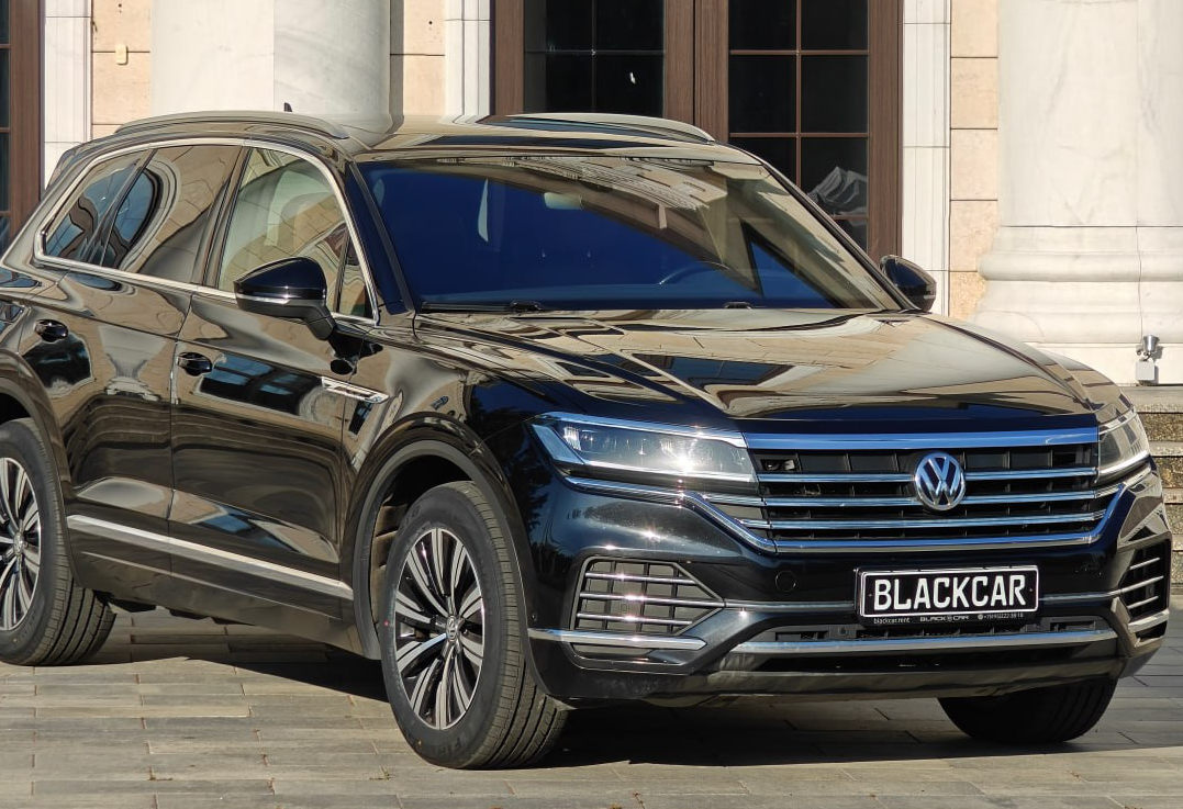 Аренда volkswagen touareg бизнес класса 2020 года в городе Москва Киевская от 12760 руб./сутки, полный привод, двигатель: дизель, объем 3 литра, каско (Мультидрайв), ОСАГО (Мультидрайв), без водителя, недорого - RentRide