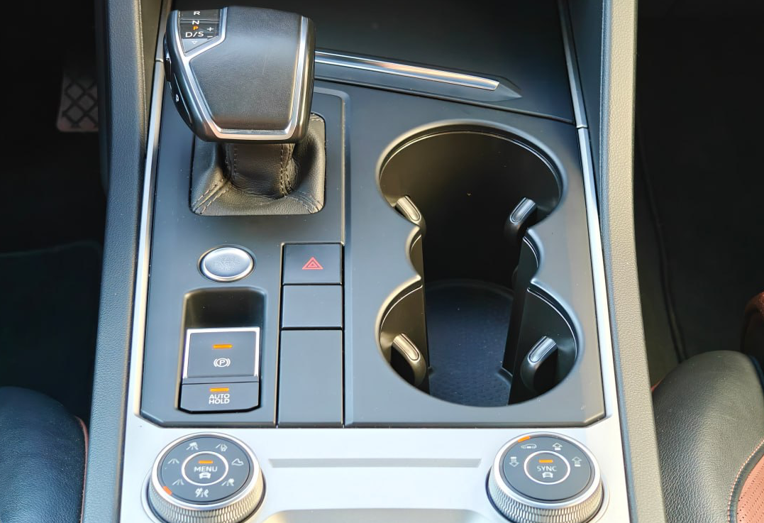 Аренда volkswagen touareg бизнес класса 2020 года в городе Москва Киевская от 12760 руб./сутки, полный привод, двигатель: дизель, объем 3 литра, каско (Мультидрайв), ОСАГО (Мультидрайв), без водителя, недорого, вид 7 - RentRide