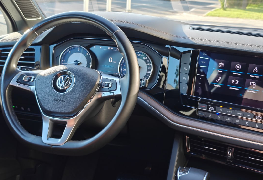 Аренда volkswagen touareg бизнес класса 2020 года в городе Москва Киевская от 12760 руб./сутки, полный привод, двигатель: дизель, объем 3 литра, каско (Мультидрайв), ОСАГО (Мультидрайв), без водителя, недорого, вид 5 - RentRide