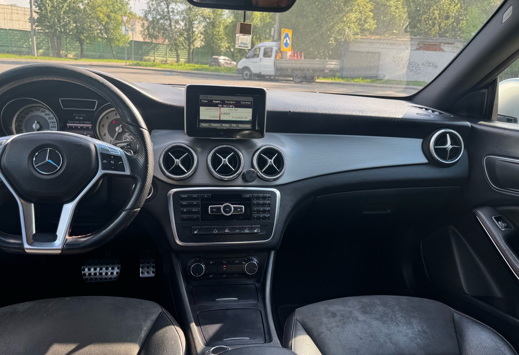 Аренда mercedes-benz cla бизнес класса 2013 года в городе Москва Люблино от 5000 руб./сутки, передний привод, двигатель: бензин, объем 1.6 литров, ОСАГО (Мультидрайв), без водителя, недорого, вид 4 - RentRide