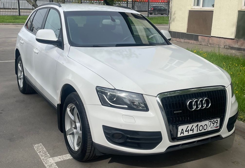 Аренда audi q5 бизнес класса 2012 года в городе Москва Люблино от 5000 руб./сутки, полный привод, двигатель: дизель, объем 2 литра, ОСАГО (Мультидрайв), без водителя, недорого, вид 2 - RentRide