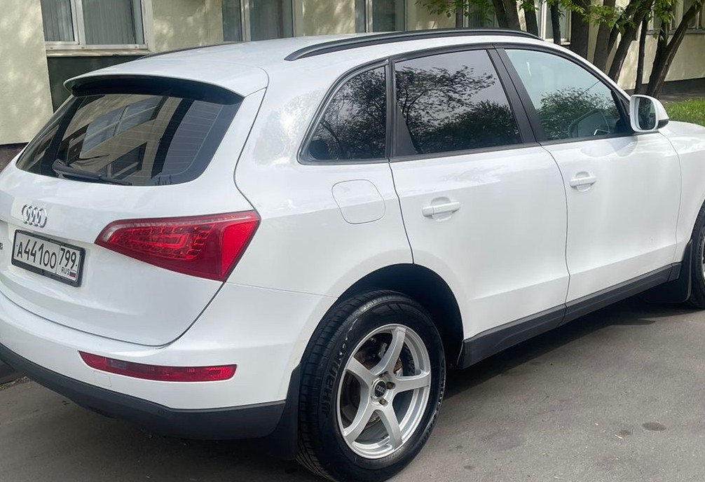 Аренда audi q5 бизнес класса 2012 года в городе Москва Люблино от 5000 руб./сутки, полный привод, двигатель: дизель, объем 2 литра, ОСАГО (Мультидрайв), без водителя, недорого, вид 4 - RentRide