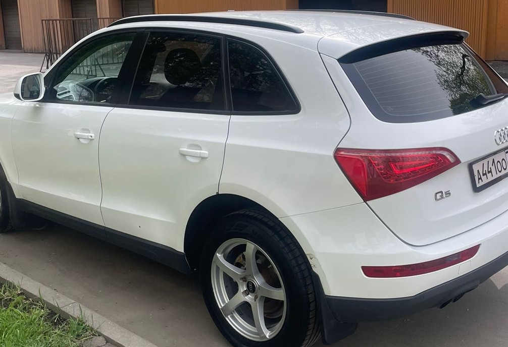 Аренда audi q5 бизнес класса 2012 года в городе Москва Люблино от 5000 руб./сутки, полный привод, двигатель: дизель, объем 2 литра, ОСАГО (Мультидрайв), без водителя, недорого, вид 3 - RentRide