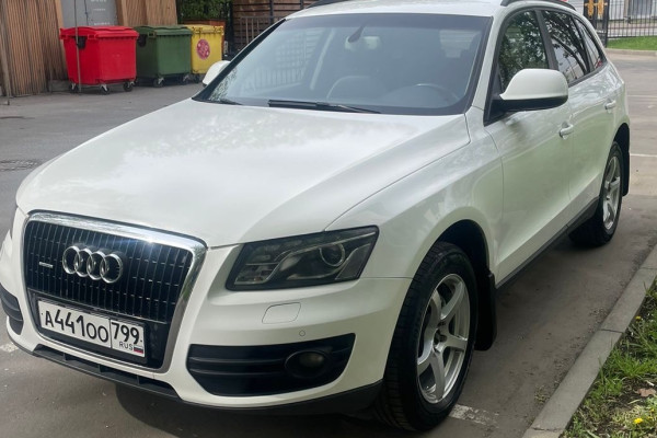Прокат авто audi q5 бизнес класса 2012 года в городе Москва Люблино от 5000 руб./сутки, полный привод, двигатель: дизель, объем 2 литра, ОСАГО (Мультидрайв), без водителя, недорого - RentRide