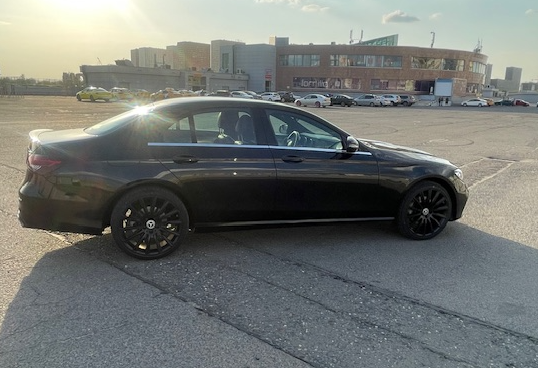 Аренда mercedes-benz e-klass бизнес класса 2019 года в городе Москва Люблино от 7600 руб./сутки, задний привод, двигатель: бензин, объем 2 литра, ОСАГО (Мультидрайв), без водителя, недорого, вид 2 - RentRide