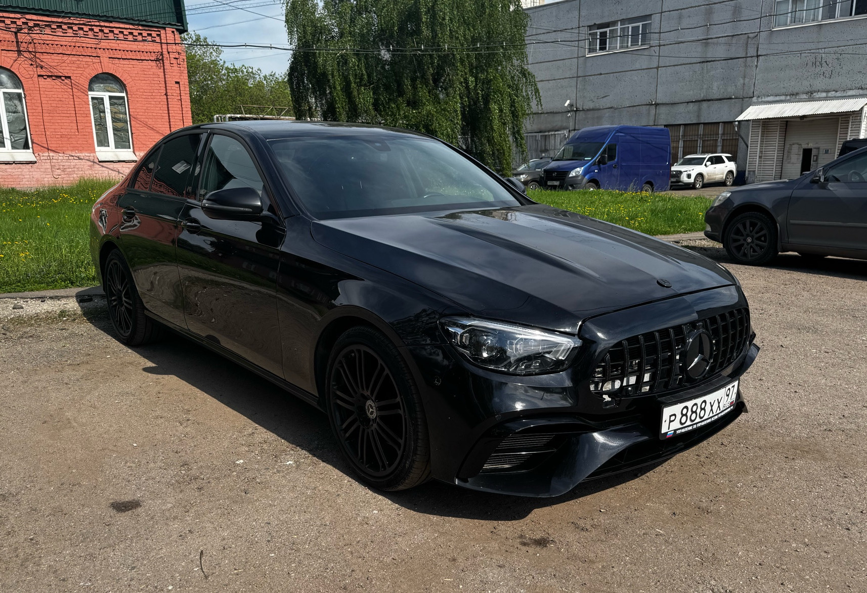 Аренда mercedes-benz e-klass бизнес класса 2019 года в городе Москва Люблино от 8000 руб./сутки, задний привод, двигатель: бензин, объем 2 литра, ОСАГО (Мультидрайв), без водителя, недорого, вид 4 - RentRide