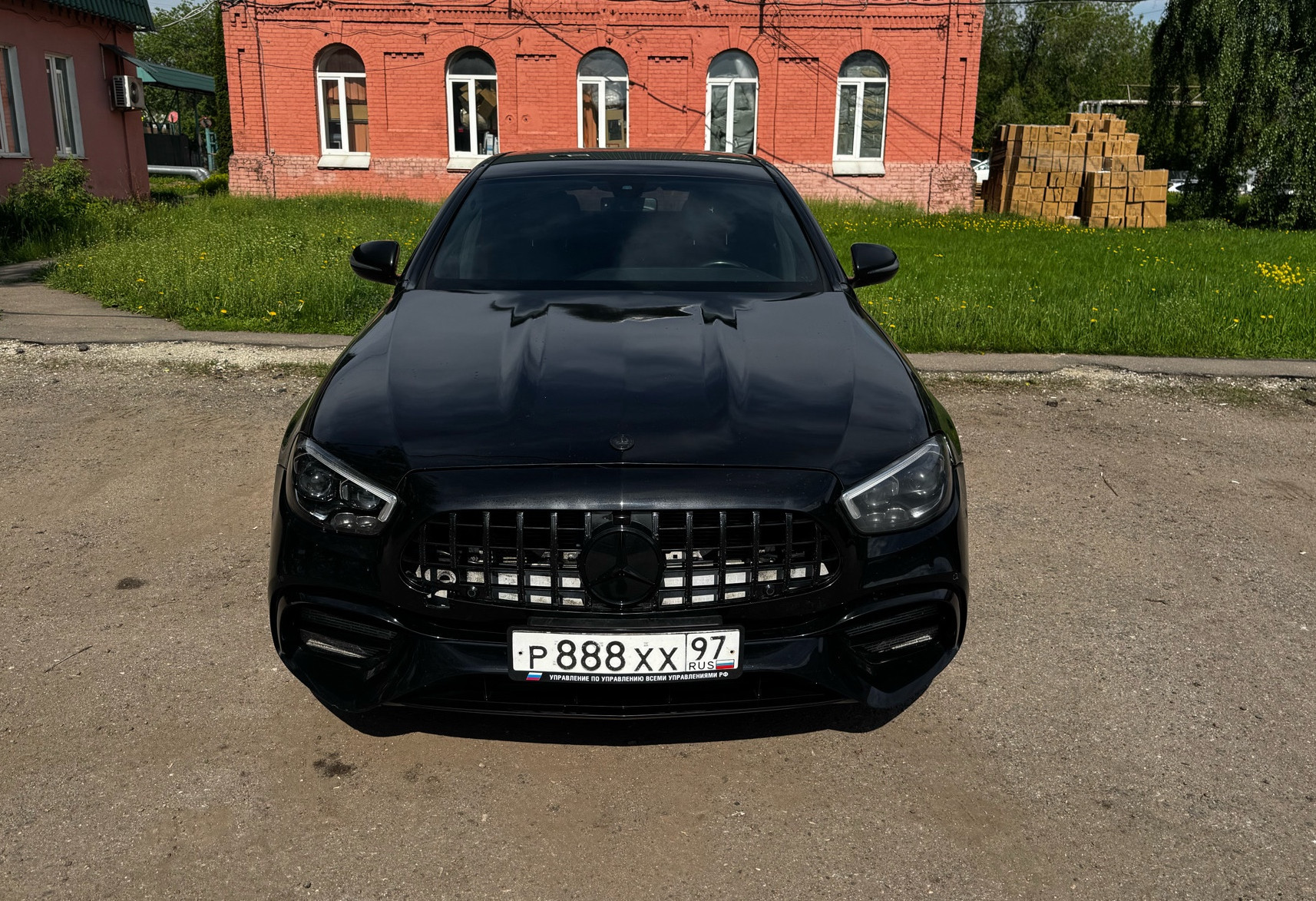 Аренда mercedes-benz e-klass бизнес класса 2019 года в городе Москва Люблино от 8000 руб./сутки, задний привод, двигатель: бензин, объем 2 литра, ОСАГО (Мультидрайв), без водителя, недорого, вид 3 - RentRide