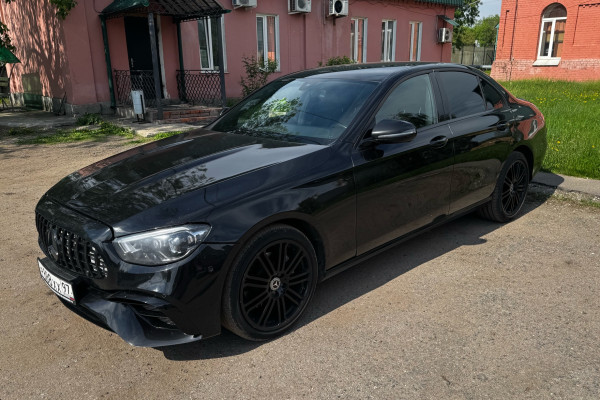 Прокат авто mercedes-benz e-klass бизнес класса 2019 года в городе Москва Люблино от 8000 руб./сутки, задний привод, двигатель: бензин, объем 2 литра, ОСАГО (Мультидрайв), без водителя, недорого - RentRide