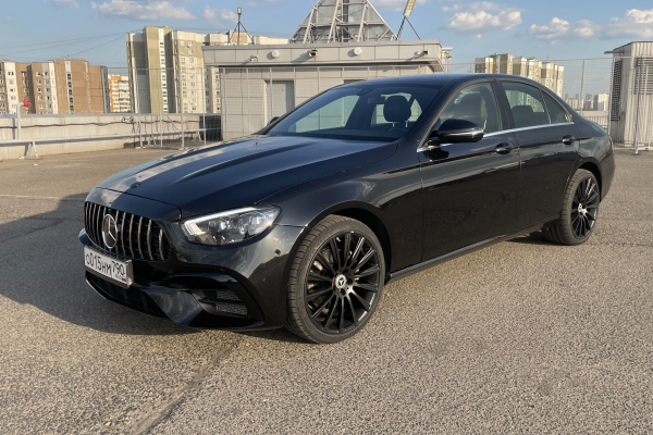 Прокат авто mercedes-benz e-klass бизнес класса 2019 года в городе Москва Люблино от 7600 руб./сутки, задний привод, двигатель: бензин, объем 2 литра, ОСАГО (Мультидрайв), без водителя, недорого - RentRide