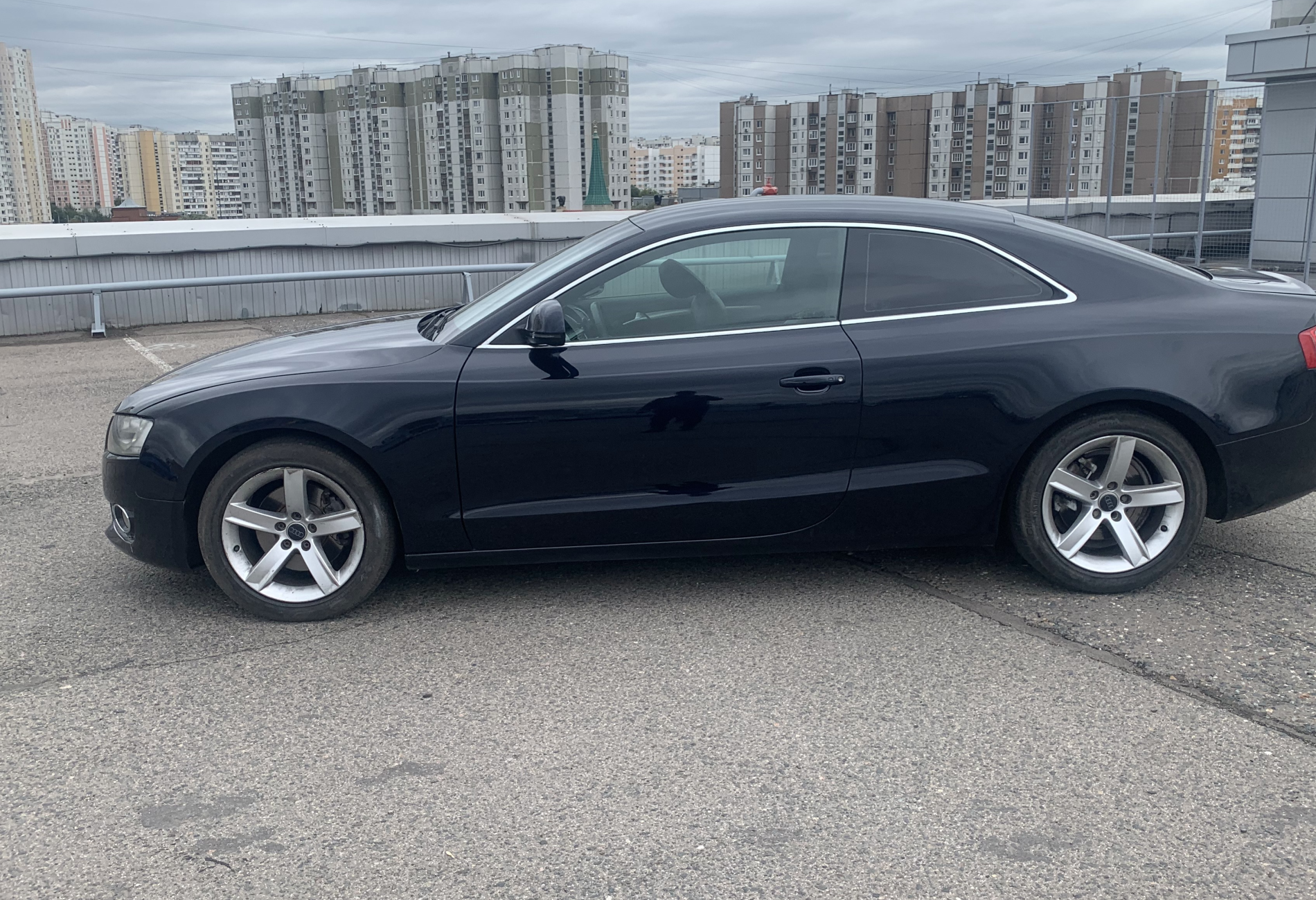 Аренда audi a5 комфорт класса 2008 года в городе Москва Люблино от 4400 руб./сутки, передний привод, двигатель: бензин, объем 1.8 литров, ОСАГО (Мультидрайв), без водителя, недорого, вид 3 - RentRide
