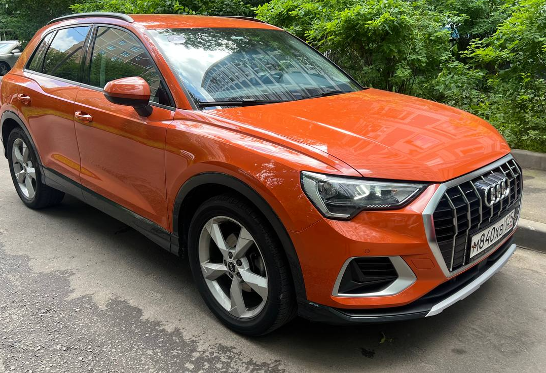 Аренда audi q3 бизнес класса 2021 года в городе Москва Чертановская от 7200 руб./сутки, передний привод, двигатель: бензин, объем 1.4 литра, каско (Мультидрайв), ОСАГО (Мультидрайв), без водителя, недорого, вид 3 - RentRide