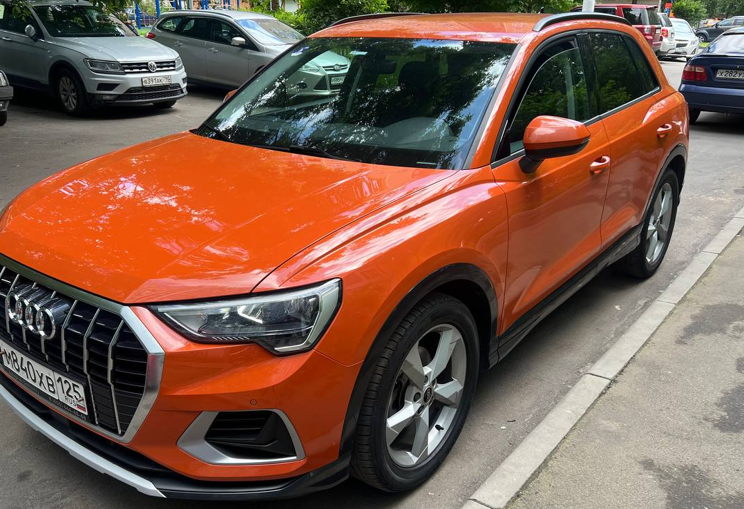Аренда audi q3 бизнес класса 2021 года в городе Москва Чертановская от 7200 руб./сутки, передний привод, двигатель: бензин, объем 1.4 литра, каско (Мультидрайв), ОСАГО (Мультидрайв), без водителя, недорого - RentRide