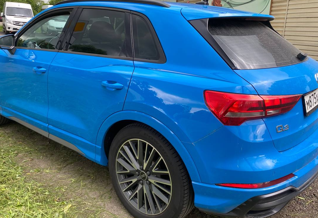 Аренда audi q3 бизнес класса 2021 года в городе Москва Щукинская от 7200 руб./сутки, передний привод, двигатель: бензин, объем 1.4 литра, каско (Мультидрайв), ОСАГО (Мультидрайв), без водителя, недорого, вид 4 - RentRide