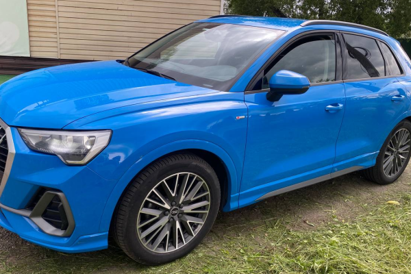 Прокат авто audi q3 бизнес класса 2021 года в городе Москва Щукинская от 7200 руб./сутки, передний привод, двигатель: бензин, объем 1.4 литра, каско (Мультидрайв), ОСАГО (Мультидрайв), без водителя, недорого - RentRide