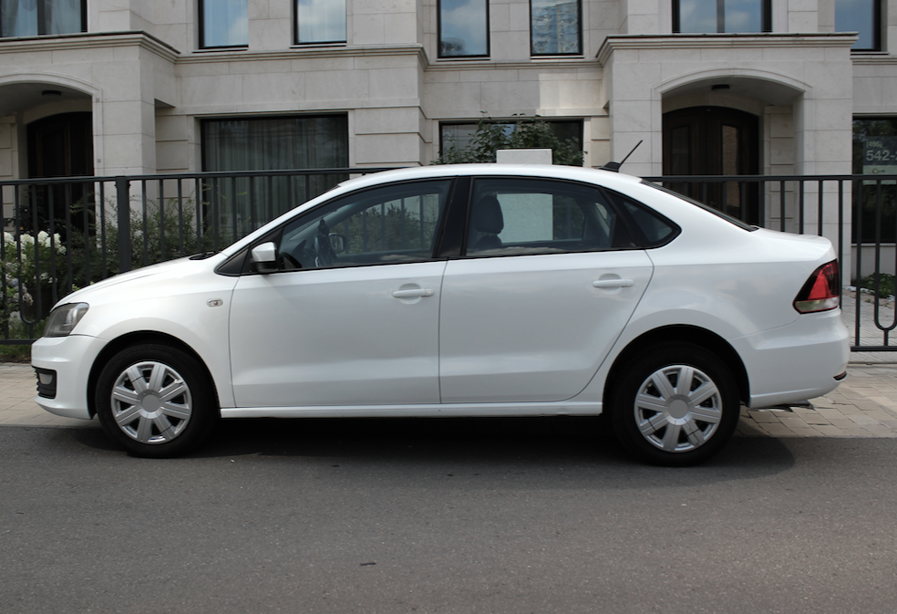 Аренда volkswagen polo стандарт класса 2018 года в городе Москва Матвеевское от 3500 руб./сутки, передний привод, двигатель: бензин, объем 1.6 литров, каско (Мультидрайв), ОСАГО (Мультидрайв), без водителя, недорого, вид 5 - RentRide