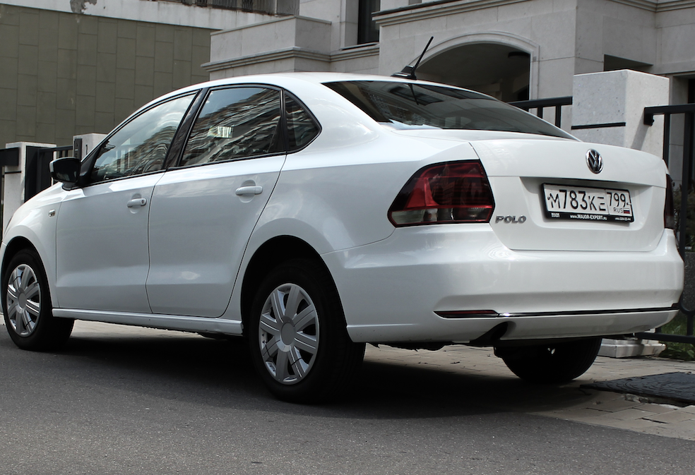 Аренда volkswagen polo стандарт класса 2018 года в городе Москва Матвеевское от 3500 руб./сутки, передний привод, двигатель: бензин, объем 1.6 литров, каско (Мультидрайв), ОСАГО (Мультидрайв), без водителя, недорого, вид 6 - RentRide