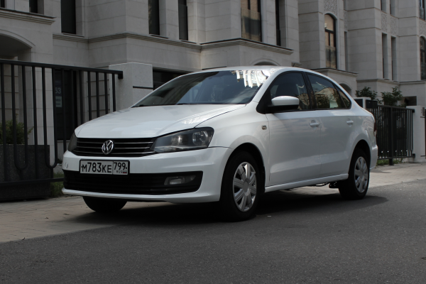 Прокат авто volkswagen polo стандарт класса 2018 года в городе Москва Матвеевское от 3500 руб./сутки, передний привод, двигатель: бензин, объем 1.6 литров, каско (Мультидрайв), ОСАГО (Мультидрайв), без водителя, недорого - RentRide