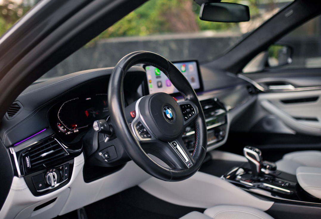 Аренда bmw m5 премиум класса 2020 года в городе Москва Павелецкая от 30000 руб./сутки, полный привод, двигатель: бензин, объем 4.4 литра, каско (Мультидрайв), ОСАГО (Мультидрайв), без водителя, недорого, вид 3 - RentRide