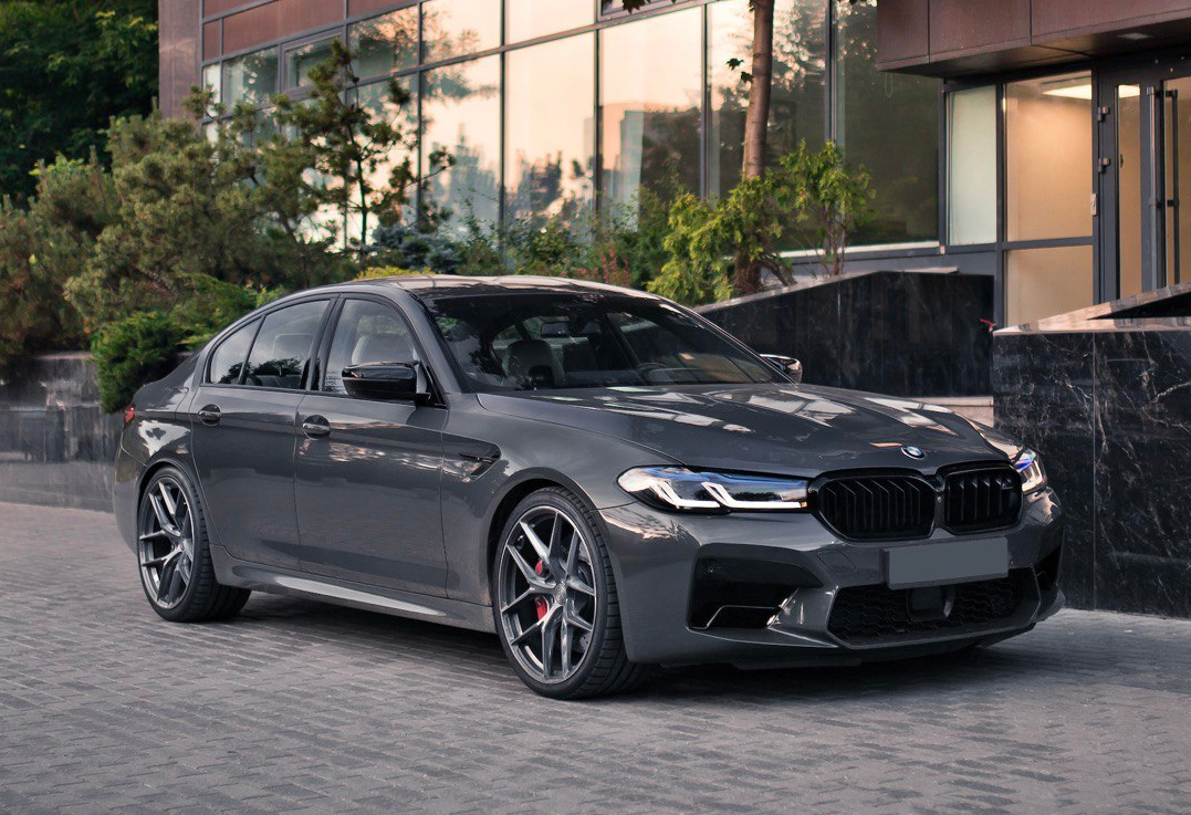 Аренда bmw m5 премиум класса 2020 года в городе Москва Павелецкая от 30000 руб./сутки, полный привод, двигатель: бензин, объем 4.4 литра, каско (Мультидрайв), ОСАГО (Мультидрайв), без водителя, недорого - RentRide
