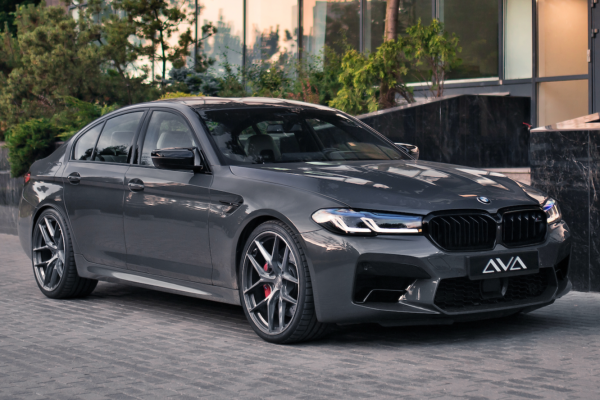 Прокат авто bmw m5 премиум класса 2020 года в городе Москва Павелецкая от 30000 руб./сутки, полный привод, двигатель: бензин, объем 4.4 литра, каско (Мультидрайв), ОСАГО (Мультидрайв), без водителя, недорого - RentRide