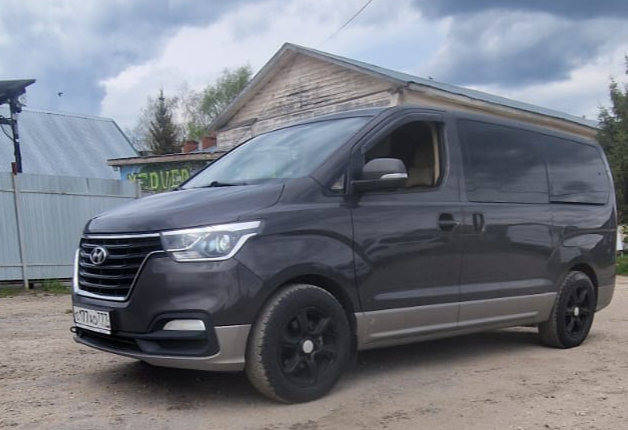 Аренда hyundai h-1 стандарт класса 2020 года в городе Москва Юго-Восточная от 8000 руб./сутки, задний привод, двигатель: дизель, объем 2.5 литров, ОСАГО (Впишу в полис), без водителя, недорого, вид 2 - RentRide
