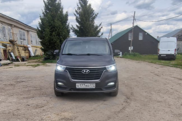 Прокат авто hyundai h-1 стандарт класса 2020 года в городе Москва Юго-Восточная от 8000 руб./сутки, задний привод, двигатель: дизель, объем 2.5 литров, ОСАГО (Впишу в полис), без водителя, недорого - RentRide