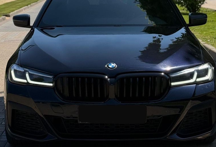 Аренда bmw 5-serii премиум класса 2021 года в городе Москва Марьина Роща от 9000 руб./сутки, полный привод, двигатель: дизель, объем 2 литра, без водителя, недорого - RentRide