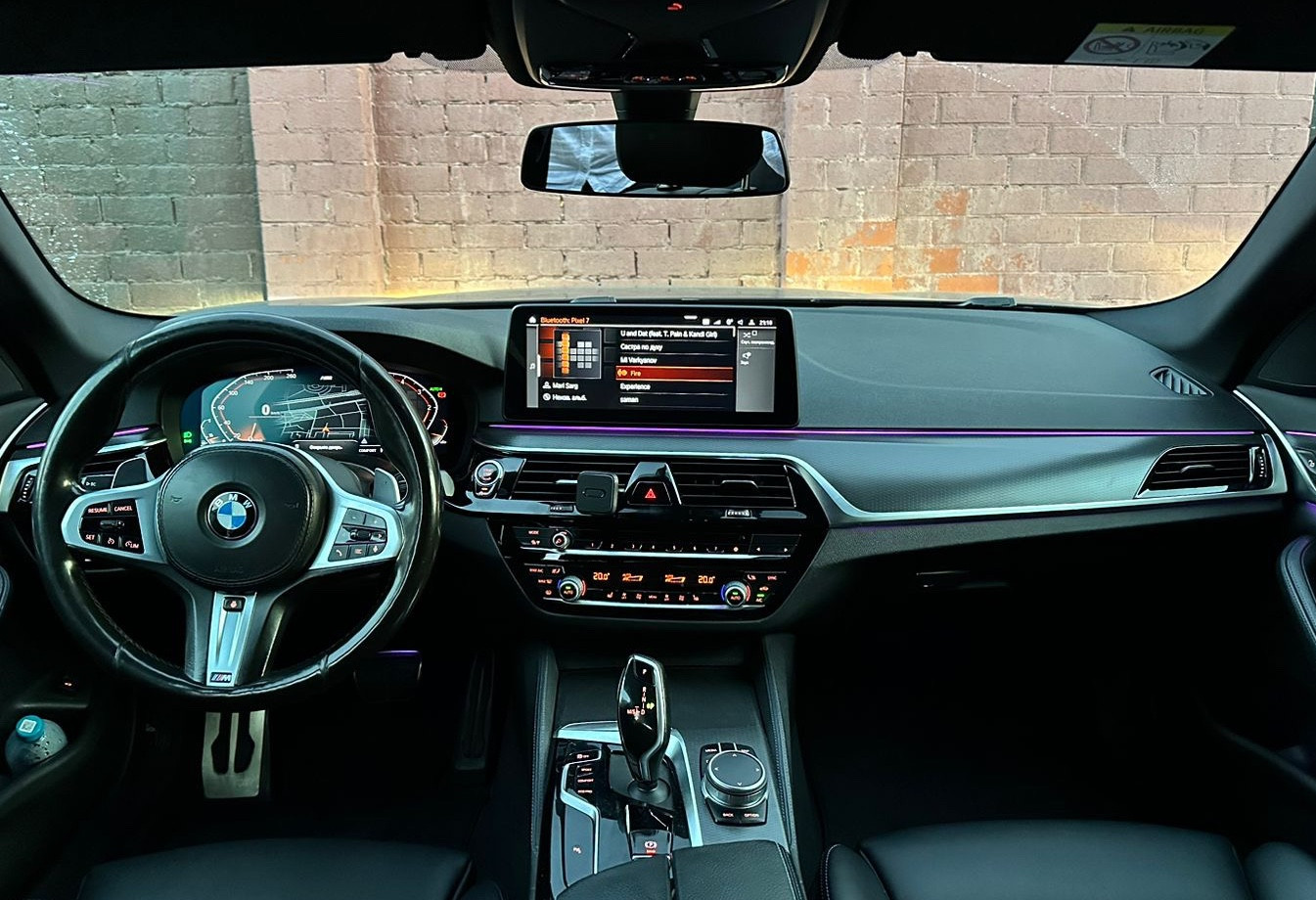 Аренда bmw 5-serii премиум класса 2021 года в городе Москва Марьина Роща от 9000 руб./сутки, полный привод, двигатель: дизель, объем 2 литра, без водителя, недорого, вид 7 - RentRide