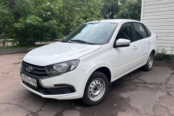 Прокат авто lada granta эконом класса 2024 года в городе Москва Дубровка от 2080 руб./сутки, передний привод, двигатель: бензин, объем 1.6 литров, ОСАГО (Мультидрайв), без водителя, недорого - RentRide